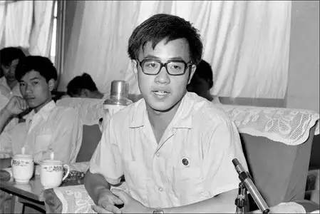 1983年，北大应届毕业生胡春华