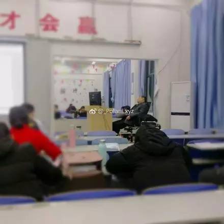 上亿次围观！昨晚，成都大学这个老师火到突破天际！网友开启的斗图模式更精彩…