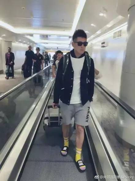 上亿次围观！昨晚，成都大学这个老师火到突破天际！网友开启的斗图模式更精彩…