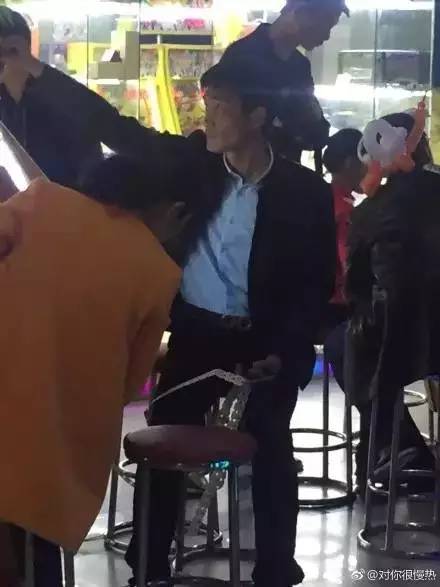 上亿次围观！昨晚，成都大学这个老师火到突破天际！网友开启的斗图模式更精彩…