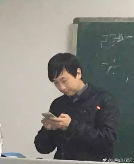 上亿次围观！昨晚，成都大学这个老师火到突破天际！网友开启的斗图模式更精彩…