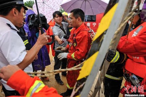 广西南宁一女子雨夜坠井 恐已遇难(图)