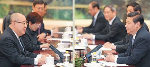 　　中共中央总书记习近平13日在北京人民大会会见国民党荣誉主席吴伯雄率领的国民党大陆访问团一行。