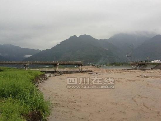 汉旺牛鼻子大桥垮塌