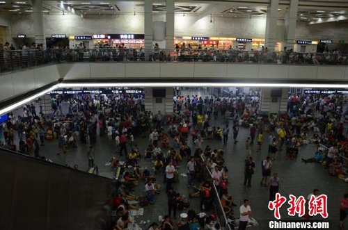 京广线广东境内因暴雨中断广州站所有列车停运