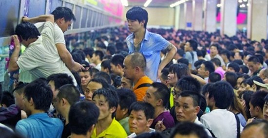 京广线广东境内因暴雨中断 广州站所有列车停运