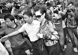 李天一受审称连嫖娼都未进行 案件今日继续审理