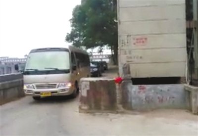 村民跪拦县委书记求治污续：涉事企业停产整改