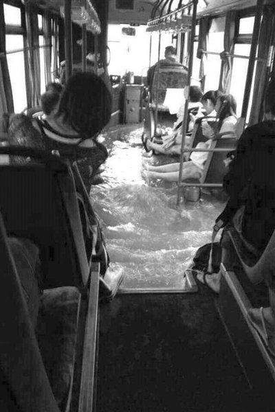 “菲特”携14级风袭福建浙江 温州5人遇难