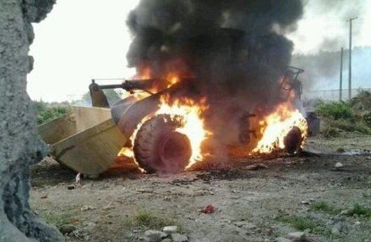 杭州千岛湖强征耕地引冲突 县领导座驾被掀翻