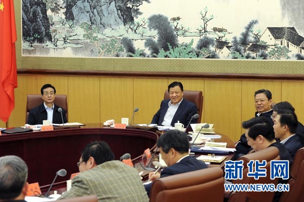 10月26日，中共中央政治局常委、中央党的群众路线教育实践活动领导小组组长刘云山在北京主持召开中央党的群众路线教育实践活动领导小组第五次会议。新华社记者 饶爱民