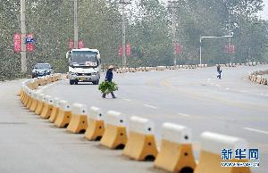 (晚报)(1)30公里路通车10年夺命206人 谁之过?