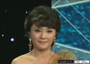 张曙光情妇罗菲今日受审 系原铁路文工团女高音