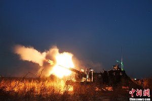 我军举行联合战役军团夜间渡海登陆作战演习