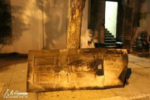 美媒称中国驻美使馆纵火案现场留“藏独”标识