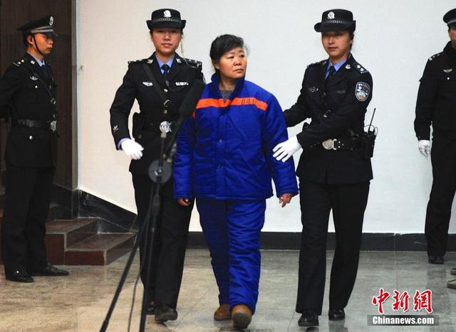 陕西富平贩婴医生被判死缓 曾当庭痛哭道歉