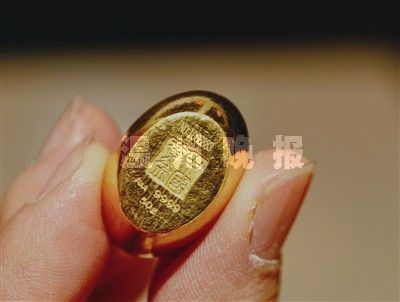 中国黄金9999金元宝。(图片来源：温州网)