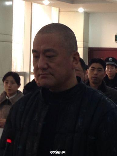 河南警察酒后当街抢摔女婴一审获刑3年