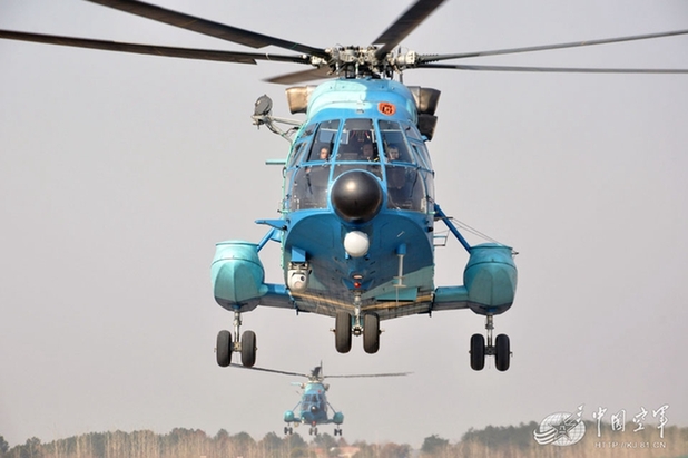 高清：解放军双机编队超低空实训 直8直9成对登场【3】