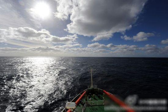 雪龙号已到达疑似MH370残骸海域核心区域(组图)