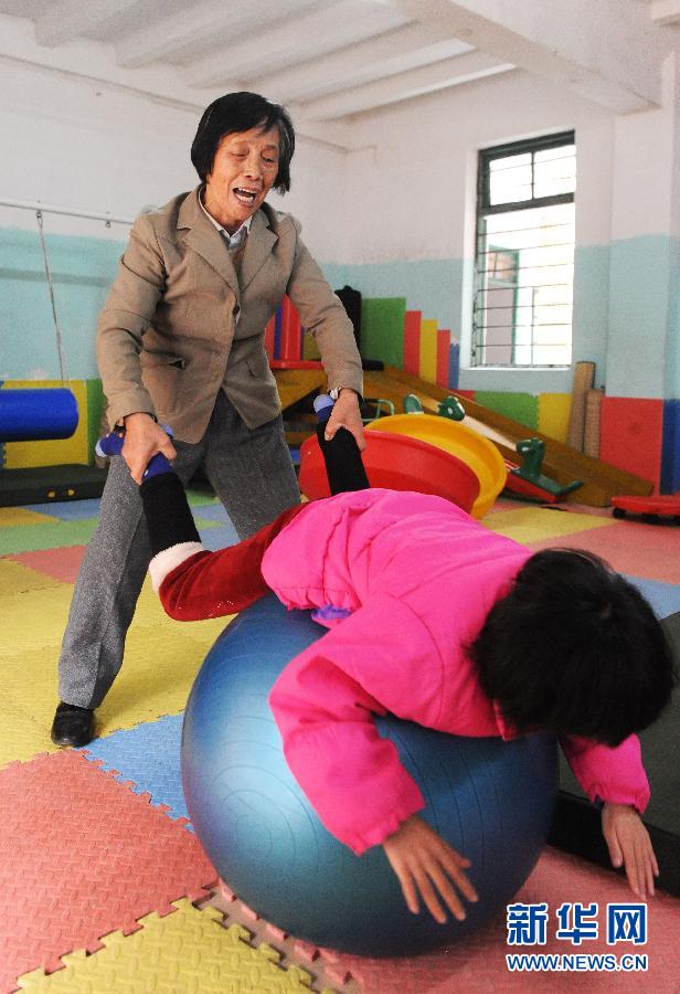 （践行核心价值观·图文互动）（2）“月亮婆婆”胡惠月：全力守护“星星的孩子”