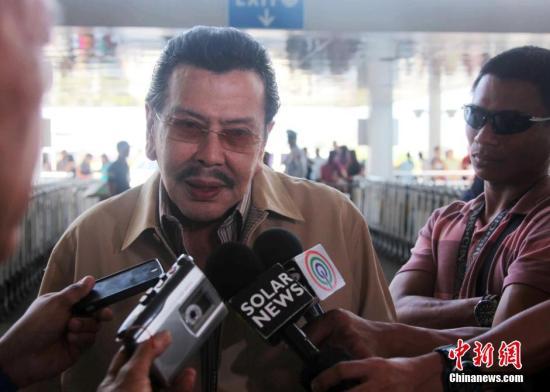 马尼拉市长抵达香港机场 将就人质事件正式道歉