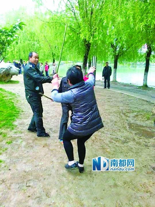 合肥公务员被误当传销人员 遭城管棍棒围殴