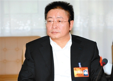 毛小兵 1965年4月生，湖南常德人，1985年7月参加工作，中南大学资源与安全工程学院资源与环境经济学专业毕业，在职研究生学历，工学博士。