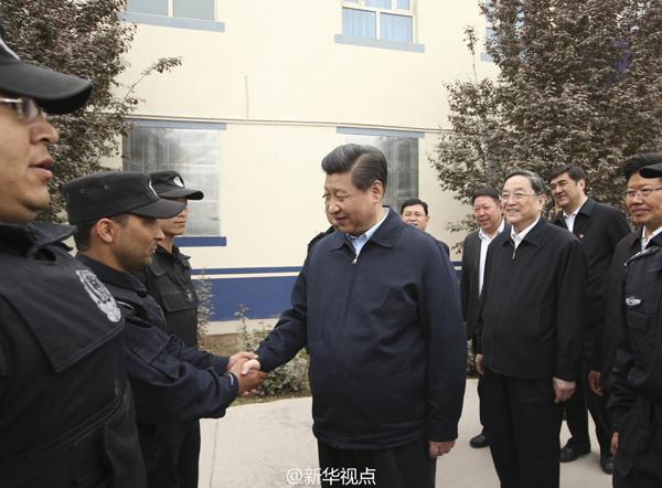 习近平十八大后首赴新疆 视察喀什军队武警