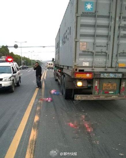 女子将两孩子扔进车流 致8月大幼儿死亡(图)