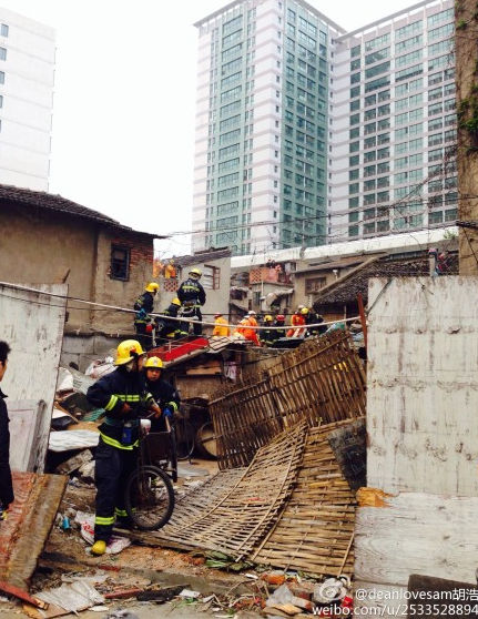 上海虹口区一栋老式居民楼坍塌2人死亡