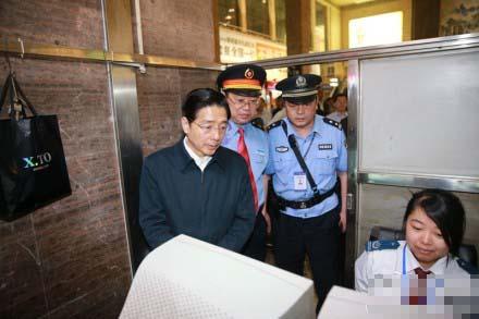 公安部长郭声琨到长沙火车站等地检查安保(图)