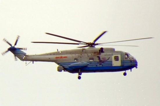 解放军神秘机型降落辽宁舰 构造奇特疑似预警机