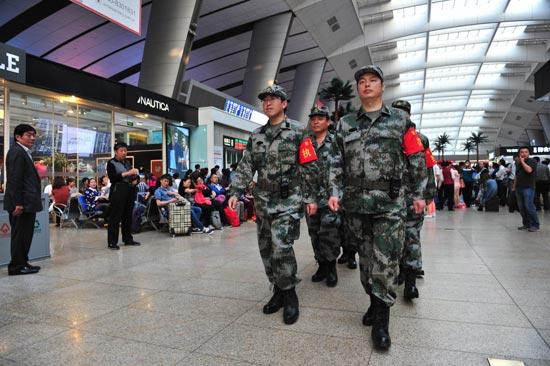 两千民兵巡逻北京天津石家庄等6大火车站(图)