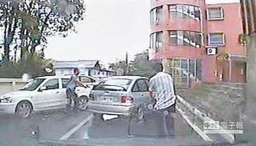 警察抓贼开8枪孕妇嫌犯中弹引产（图）