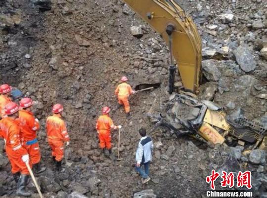 四川叙永一工地发生山体崩塌失踪人员仍在搜救中