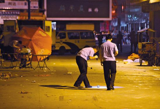 男子疑因金钱纠纷被人当街砍死