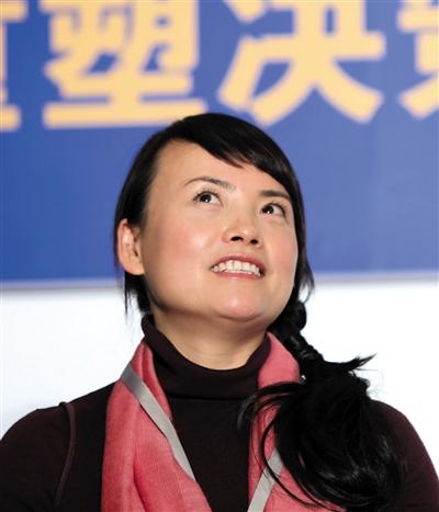 中国女登山家否认借助直升机登顶珠峰(图)