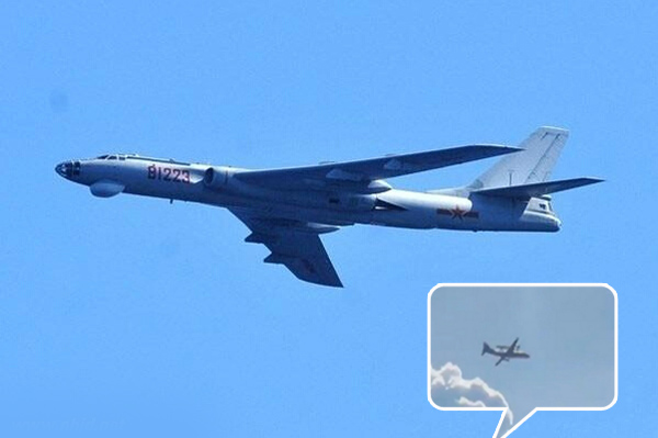 资料图：轰6轰炸机出现。