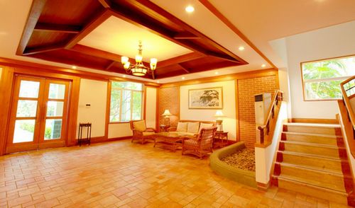 深圳市国税局金水湾度假村别墅大厅。（图片来自金水湾度假村网站）