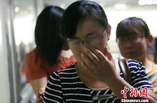 河北6岁男童遭继母施暴 双手被吊长达3小时