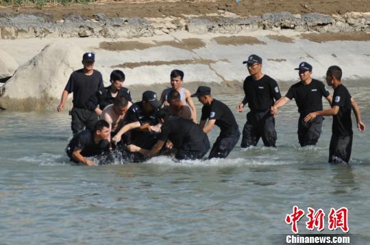 新疆库尔勒一名协警勇救落水民众不幸身亡(图)