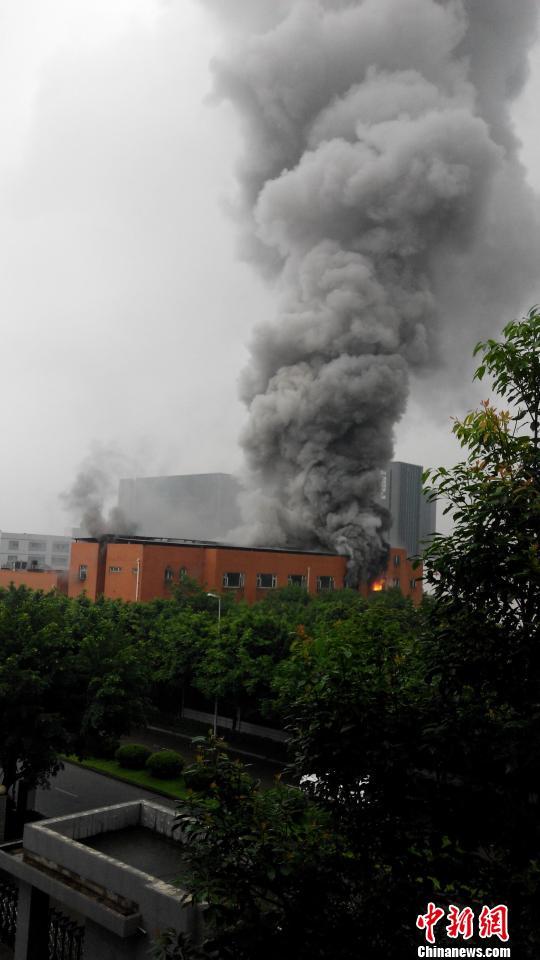 成都一生物公司发生化学品闪爆事故3人轻微烧伤（图）