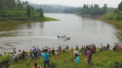 4名12岁女生水库玩耍溺亡 水库边留下4双鞋(图)