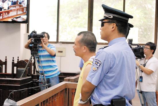 公交司机为泄私愤连撞29人被判死(图)