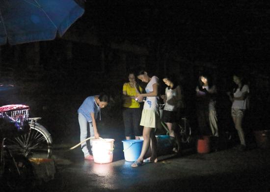 广州大学城多所高校齐停电 或因供电超负荷(图)