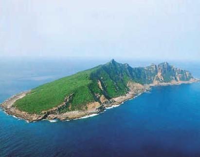 中国渔船在钓鱼岛以北海域作业时进水沉没