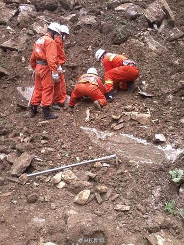 云南福贡发生山体滑坡事故 1人遇难15人失踪