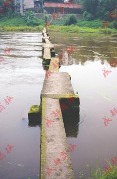 四川女子跳河救母遇难 七旬母亲获救