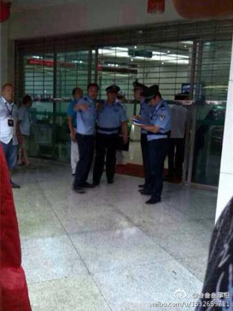 网爆四川高县一女子银行内被杀 当地政府正调查